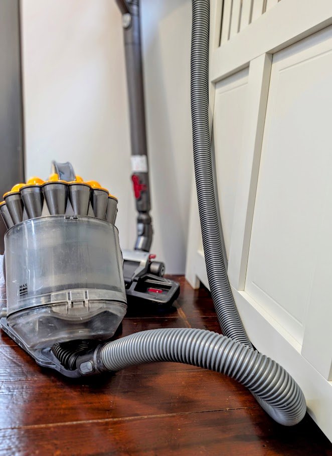 Dyson DC28c 3